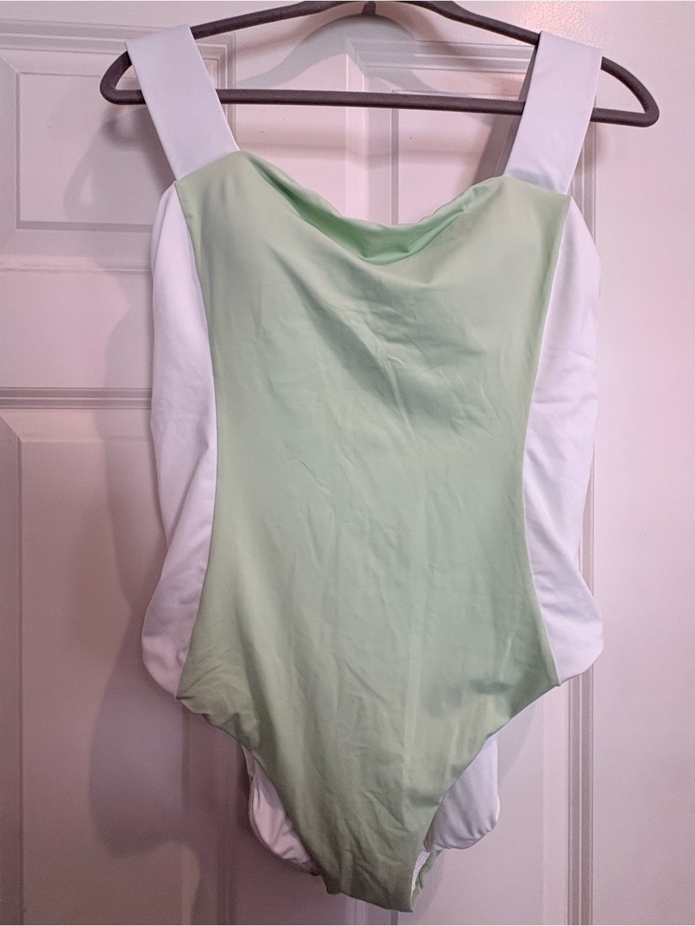 NWT Lands End Women's Colorblock One Piece Swimsuit Light Green/White - Size 14
